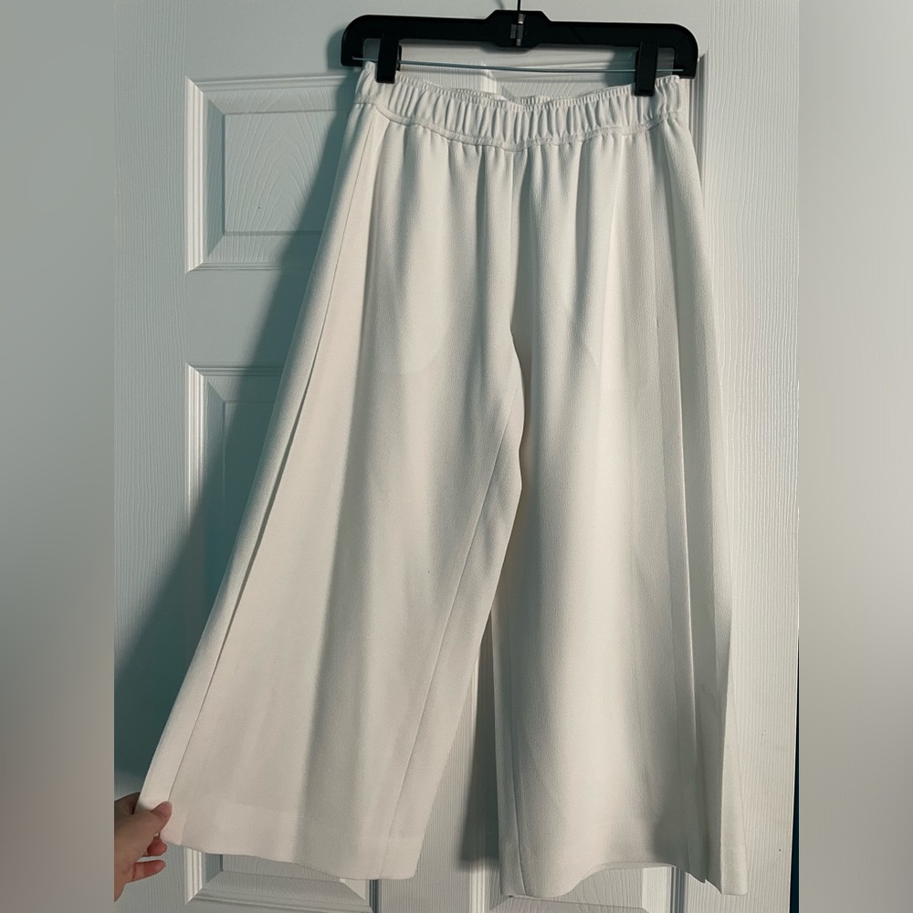 White Club Monaco Slit Capris - Size 00